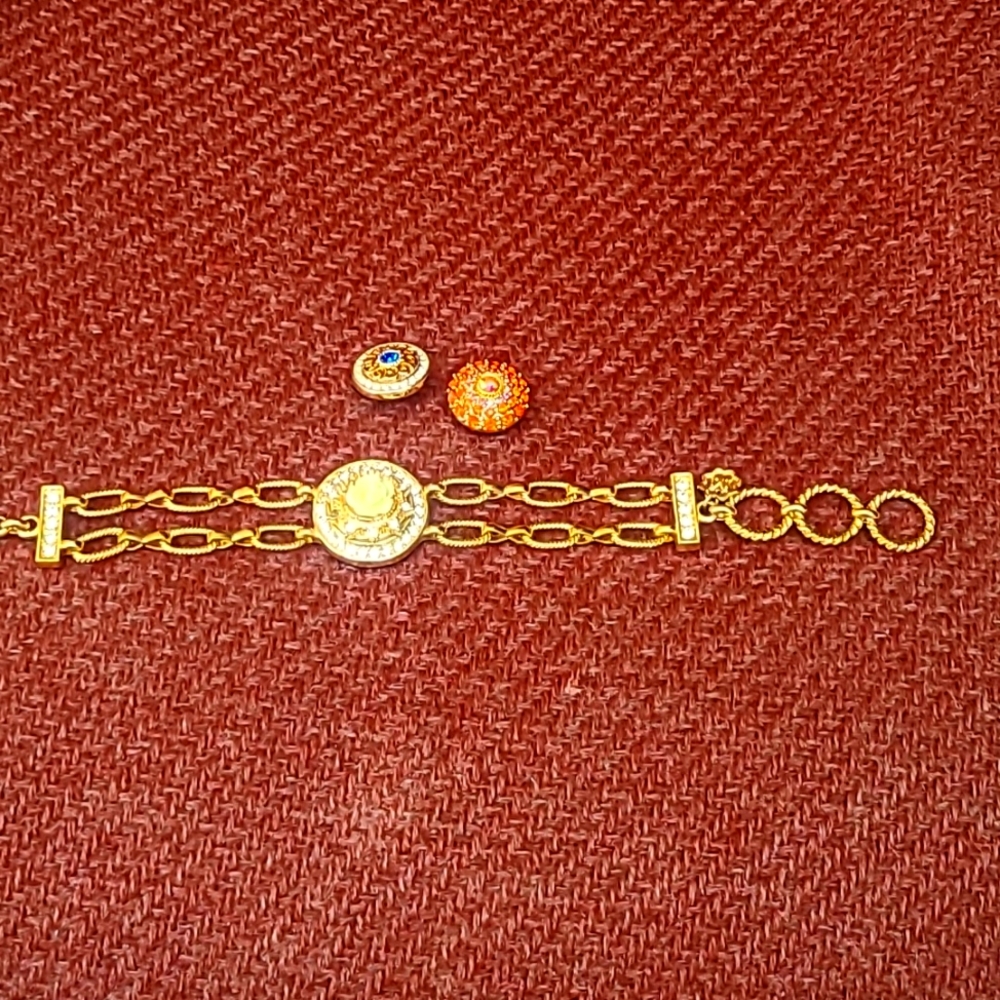 BRACELET